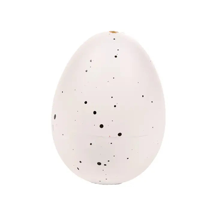 Wachsender Astronaut im Ei