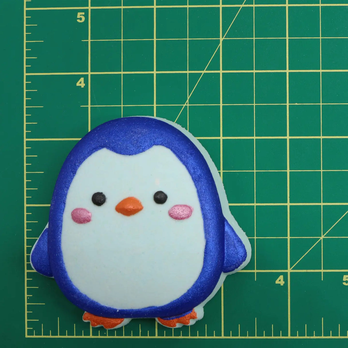 Badekugel Mini handgemacht Pinguin