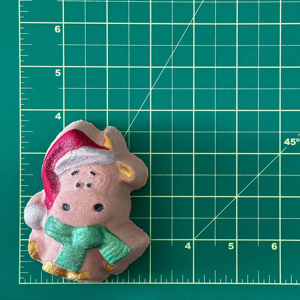 Badekugel handgemacht Weihnachten Kuh mit Weihnachtsmütze