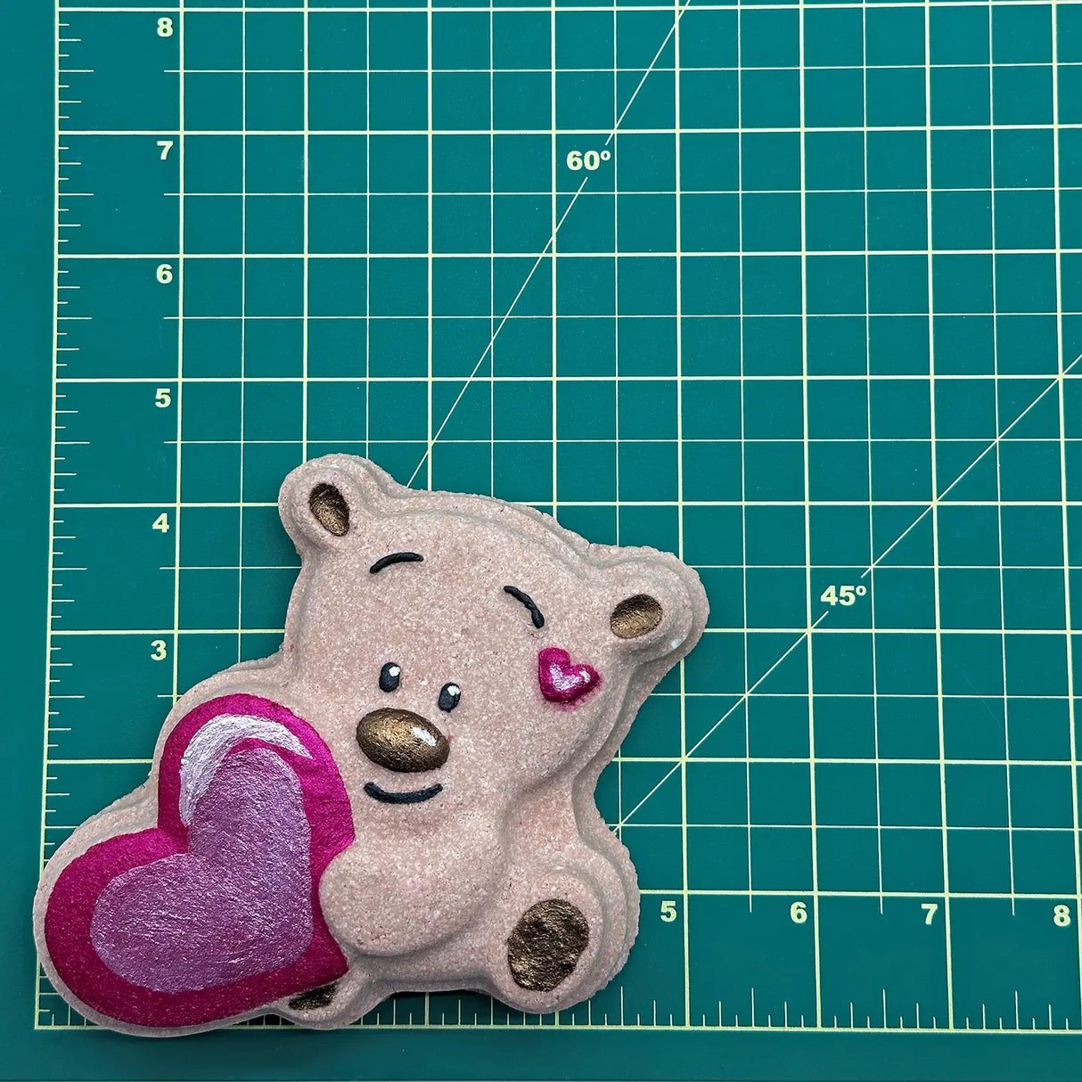 Badekugel handgemacht Bär mit Herz braun