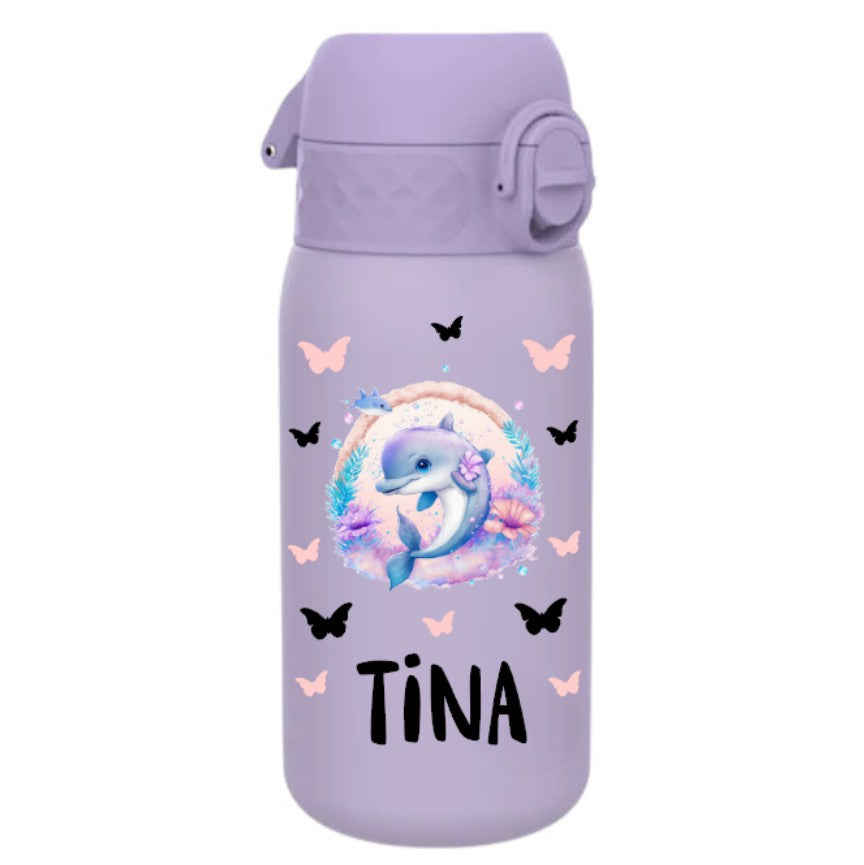 trinkflasche, trinkflasche kinder, trinkflasche kinder edelstahl, trinkflasche kinder edelstahl personalisiert, trinkflasche kinder ohne plastik, trinkflasche personalisiert, trinkflasche kinder personalisiert, trinkflasche mädchen, trinkflasche mädchen personalisiert, trinkflasche kinder auslaufsicher, kindergarten, schule, spielgruppe, trinkflasche bedruckt, trinkflasche beschriftet, trinkflasche mit delfin, trinkflasche kinder lavendel,