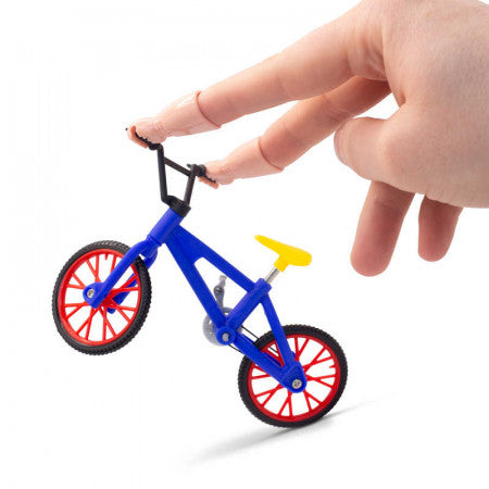 Mini Skateboard und Bike