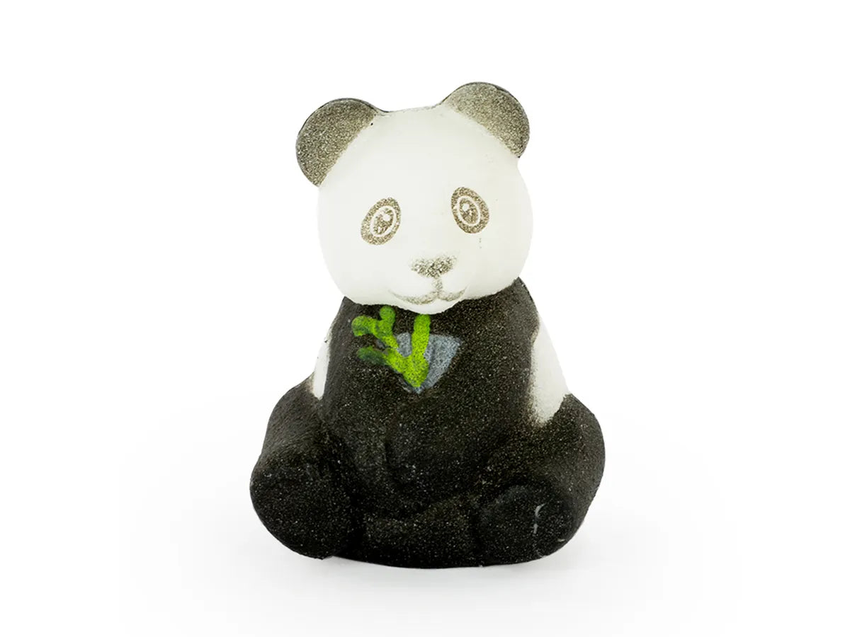 Wachsender Panda im Ei