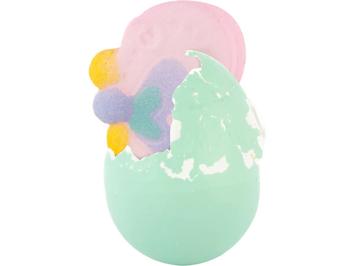 Wachsender Schmetterling im Ei