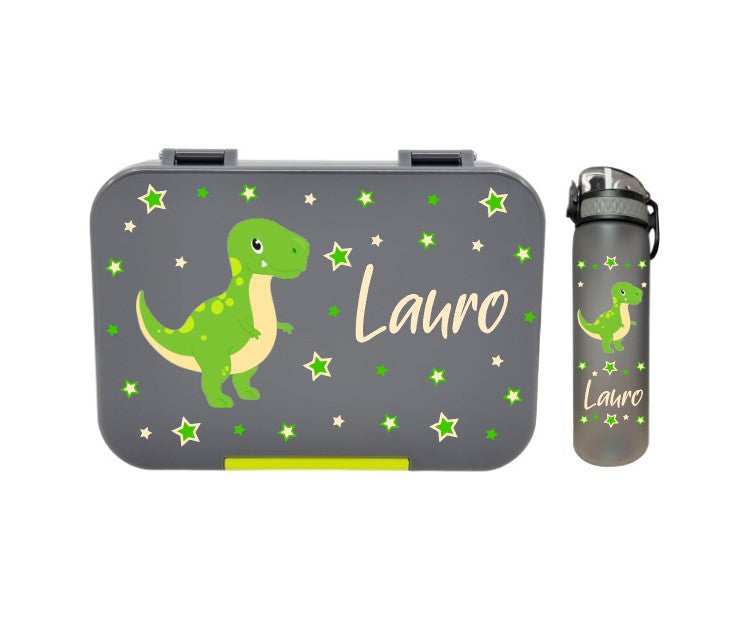 znünibox dino, lunchbox dino, trinkflasche dino, trinkflasche kinder dino, trinkflasche kinder personalisiert, trinkflasche dino personalisiert, trinkflasche kinder junge, trinkflasche kinder junge personalisiert, trinkflasche leicht, trinkflasche auslaufsicher, trinkflasche für kohlensäure, trinkflasche kindergarten, trinkflasche kindergarten personalisiert, trinkflasche schule, trinkflasche schule personalisiert, trinkflasche personalisiert schweiz