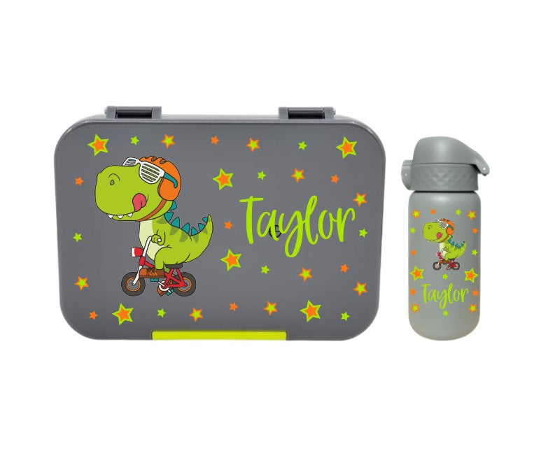 znünibox junge, znünibox junge personalisiert, znünibox personalisiert, znünibox und trinkflasche junge, znünibox und trinkflasche personalisiert, trinkflasche kinder personalisiert, trinkflasche kinder, trinkflasche personalisiert, trinkflasche kinder dino, trinkflasche kinder mit name, thermosflasche kinder, thermosflasche kinder dino, thermosflasche kinder mit name, trinkflasche kinder dino