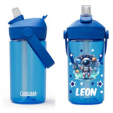 camelbak, camelbak kinder, camelbak kids, trinkflasche camelbak kinder, trinkflasche camelbak personalisiert, trinkflasche camelbak kinder personalisiert, trinkflasche kinder personalisiert, trinkflasche kinder bedruckt, trinkflasche auslaufsicher, trinkflasche beschriftet, trinkflasche auslaufsicher kinder, trinkflasche kinder blau, trinkflasche kinder ab 3 jahre, auslaufsicher, spülmaschinenfest, kindergarten, spielgruppe, trinkflasche kinder kaufen 