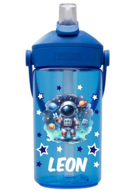 camelbak, camelbak kinder, camelbak kids, trinkflasche camelbak kinder, trinkflasche camelbak personalisiert, trinkflasche camelbak kinder personalisiert, trinkflasche kinder personalisiert, trinkflasche kinder bedruckt, trinkflasche auslaufsicher, trinkflasche beschriftet, trinkflasche auslaufsicher kinder, trinkflasche kinder blau, trinkflasche kinder ab 3 jahre, auslaufsicher, spülmaschinenfest, kindergarten, spielgruppe, trinkflasche kinder kaufen, trinkflasche kinder astronaut