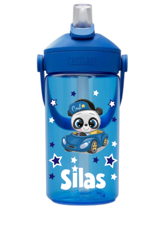 tcamelbak, camelbak kinder, camelbak kids, trinkflasche camelbak kinder, trinkflasche camelbak personalisiert, trinkflasche camelbak kinder personalisiert, trinkflasche kinder personalisiert, trinkflasche kinder bedruckt, trinkflasche auslaufsicher, trinkflasche beschriftet, trinkflasche auslaufsicher kinder, trinkflasche kinder blau, trinkflasche kinder ab 3 jahre, auslaufsicher, spülmaschinenfest, kindergarten, spielgruppe, trinkflasche kinder kaufen,trinkflasche kinder mit name 