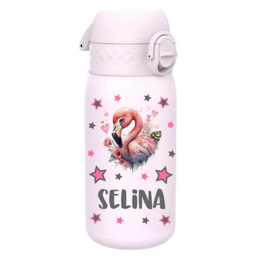 trinkflasche, trinkflasche kinder, trinkflasche kinder edelstahl, trinkflasche kinder edelstahl personalisiert, trinkflasche kinder ohne plastik, trinkflasche personalisiert, trinkflasche kinder personalisiert, trinkflasche mädchen, trinkflasche mädchen personalisiert, trinkflasche kinder auslaufsicher, kindergarten, schule, spielgruppe, trinkflasche bedruckt, trinkflasche beschriftet, trinkflasche mit flamingo
