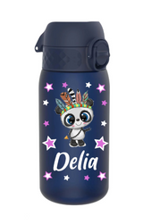 trinkflasche kinder, trinkflasche kinder personalisiert, trinkflasche kinder mit name, trinkflasche kinder auslaufsicher, trinkflasche kinder leicht, trinkflasche kinder dunkelblau,trinkflasche kinder bedruckt, trinkflasche kinder beschriftet, trinkflasche, trinkflasche junge,trinkflasche personalisiert, trinkflasche kaufen, trinkflasche kinder unterwegs, trinkflasche kinder kindergarten, trinkflasche kinder ohne strohhalm, trinkflasche kinder ab 3 Jahren,trinkflasche kinder kaufen,trinkflasche panda