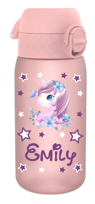 trinkflasche kinder, trinkflasche rosa, trinkflasche mädchen rosa, trinkflasche kinder rosa, trinkflasche kinder personalisiert,trinkflasche kaufen, trinkflasche kinder kaufen, trinkflasche mädchen kaufen, trinkflasche mit name, trinkflasche kinder mit name, trinkflasche mädchen mit name,trinkflasche auslaufsicher, trinkflasche kinder auslaufsicher, trinkflasche einhorn, trinkflasche kinder einhorn, trinkflasche einhorn personalisiert