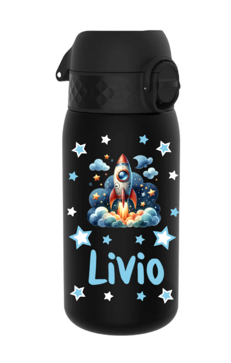 trinkflasche kinder, trinkflasche kinder personalisiert, trinkflasche kinder mit name, trinkflasche kinder auslaufsicher, trinkflasche kinder leicht, trinkflasche kinder schwarz,trinkflasche kinder bedruckt, trinkflasche kinder beschriftet, trinkflasche, trinkflasche junge,trinkflasche personalisiert, trinkflasche kaufen, trinkflasche kinder unterwegs, trinkflasche kinder kindergarten, trinkflasche kinder ohne strohhalm, trinkflasche kinder ab 3 Jahren,trinkflasche kinder kaufen,trinkflasche rakete
