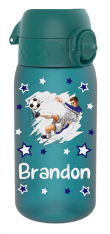 trinkflasche kinder, trinkflasche kinder personalisiert, trinkflasche kinder mit name, trinkflasche kinder auslaufsicher, trinkflasche kinder leicht, trinkflasche kinder türkis,trinkflasche kinder bedruckt, trinkflasche kinder beschriftet, trinkflasche, trinkflasche junge,trinkflasche personalisiert, trinkflasche kaufen, trinkflasche kinder unterwegs, trinkflasche kinder kindergarten, trinkflasche kinder ohne strohhalm, trinkflasche kinder ab 3 Jahren,trinkflasche kinder kaufen,trinkflasche fussball