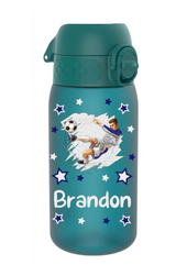 trinkflasche kinder, trinkflasche kinder personalisiert, trinkflasche kinder mit name, trinkflasche kinder auslaufsicher, trinkflasche kinder leicht, trinkflasche kinder türkis,trinkflasche kinder bedruckt, trinkflasche kinder beschriftet, trinkflasche, trinkflasche junge,trinkflasche personalisiert, trinkflasche kaufen, trinkflasche kinder unterwegs, trinkflasche kinder kindergarten, trinkflasche kinder ohne strohhalm, trinkflasche kinder ab 3 Jahren,trinkflasche kinder kaufen,trinkflasche fussball