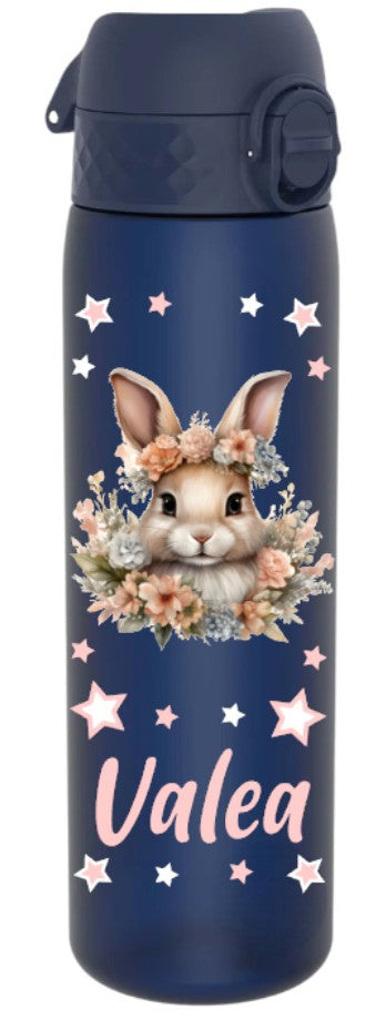 trinkflasche, trinkfasche kinder, trinkflasche personalisiert, trinkflasche bpa frei, trinkflasche sport, trinkflasche kinder personalisiert, trinkflasche auslaufsicher, wasserflasche, wasserflasche personalisiert, wasserflasche kinder, trinkflasche kinder kaufen, trinkflasche mit name, trinkflasche kinder mit name, trinkflasche dunkelblau, trinkflasche personalisiert hase, trinkflasche mädchen, trinkflasche kindergarten, trinkflasche schule, trinkflasche beschriftet, trinkflasche bedruckt, ohne strohhalm