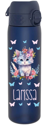 trinkflasche, trinkfasche kinder, trinkflasche personalisiert, trinkflasche bpa frei, trinkflasche sport, trinkflasche kinder personalisiert, trinkflasche auslaufsicher, wasserflasche, wasserflasche personalisiert, wasserflasche kinder, trinkflasche kinder kaufen, trinkflasche mit name, trinkflasche kinder mit name, trinkflasche dunkelblau, trinkflasche personalisiert katze, trinkflasche mädchen, trinkflasche kindergarten, trinkflasche schule, trinkflasche beschriftet, trinkflasche bedruckt, ohne strohhalm