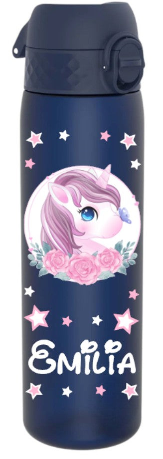 trinkflasche, trinkfasche kinder, trinkflasche personalisiert, trinkflasche bpa frei, trinkflasche sport, trinkflasche kinder personalisiert, trinkflasche auslaufsicher, wasserflasche, wasserflasche personalisiert, wasserflasche kinder, trinkflasche kinder kaufen, trinkflasche mit name, trinkflasche kinder mit name, trinkflasche dunkelblau, trinkflasche personalisiert einhorn, trinkflasche mädche, trinkflasche kindergarten, trinkflasche schule, trinkflasche beschriftet, trinkflasche bedruckt, ohne strohhalm