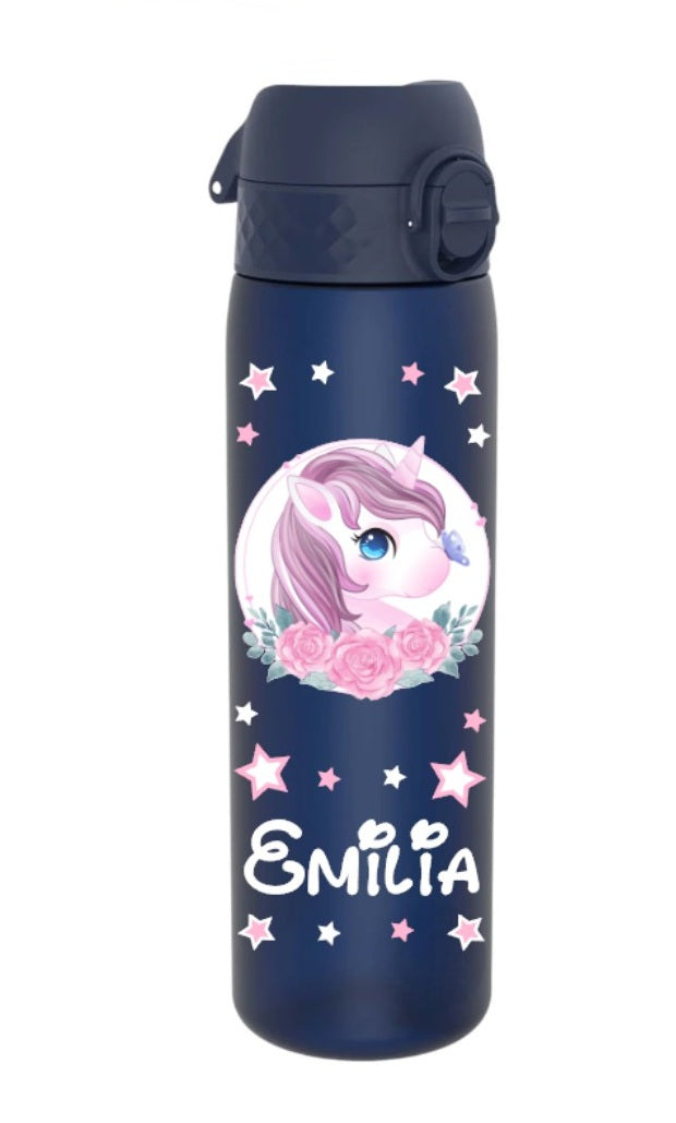 trinkflasche, trinkfasche kinder, trinkflasche personalisiert, trinkflasche bpa frei, trinkflasche sport, trinkflasche kinder personalisiert, trinkflasche auslaufsicher, wasserflasche, wasserflasche personalisiert, wasserflasche kinder, trinkflasche kinder kaufen, trinkflasche mit name, trinkflasche kinder mit name, trinkflasche dunkelblau, trinkflasche personalisiert einhorn, trinkflasche mädche, trinkflasche kindergarten, trinkflasche schule, trinkflasche beschriftet, trinkflasche bedruckt, ohne strohhalm