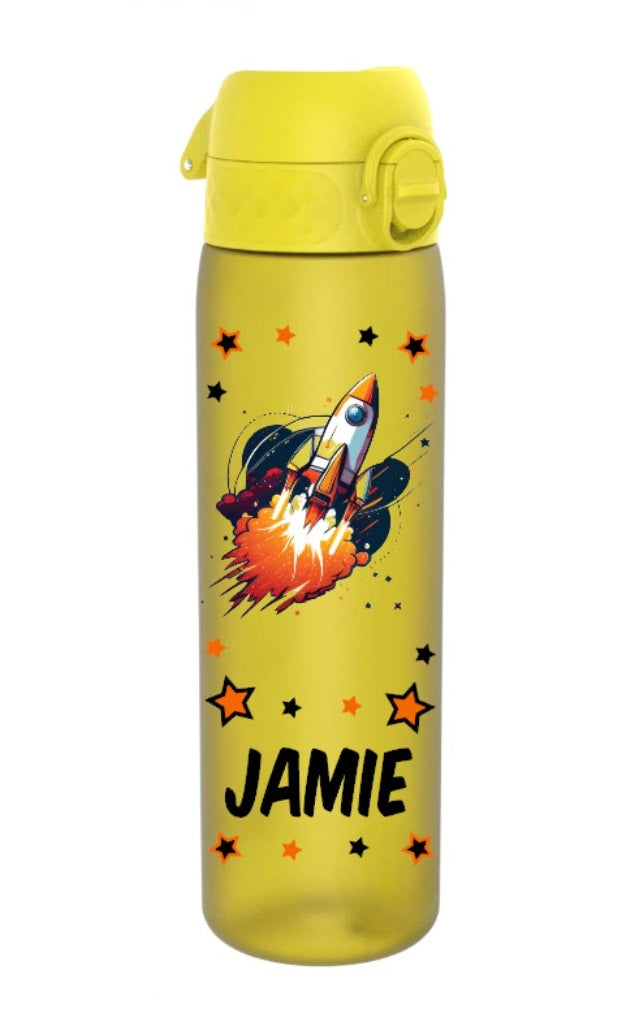 trinkflasche, trinkfasche kinder, trinkflasche personalisiert, trinkflasche bpa frei, trinkflasche sport, trinkflasche kinder personalisiert, trinkflasche auslaufsicher, wasserflasche, wasserflasche personalisiert, wasserflasche kinder, trinkflasche kinder kaufen, trinkflasche mit name, trinkflasche kinder mit name, trinkflasche gelb, trinkflasche personalisiert rakete, trinkflasche junge, trinkflasche kindergarten, trinkflasche schule, trinkflasche beschriftet, trinkflasche bedruckt,ohne strohhalm