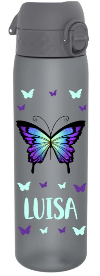 trinkflasche, trinkfasche kinder, trinkflasche personalisiert, trinkflasche bpa frei, trinkflasche sport, trinkflasche kinder personalisiert, trinkflasche auslaufsicher, wasserflasche, wasserflasche personalisiert, wasserflasche kinder, trinkflasche kinder kaufen, trinkflasche mit name, trinkflasche kinder mit name, trinkflasche grau, trinkflasche personalisiert schmetterling, trinkflasche mädche, trinkflasche kindergarten, trinkflasche schule, trinkflasche beschriftet, trinkflasche bedruckt, ohne strohhalm