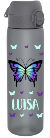 trinkflasche, trinkfasche kinder, trinkflasche personalisiert, trinkflasche bpa frei, trinkflasche sport, trinkflasche kinder personalisiert, trinkflasche auslaufsicher, wasserflasche, wasserflasche personalisiert, wasserflasche kinder, trinkflasche kinder kaufen, trinkflasche mit name, trinkflasche kinder mit name, trinkflasche grau, trinkflasche personalisiert schmetterling, trinkflasche mädche, trinkflasche kindergarten, trinkflasche schule, trinkflasche beschriftet, trinkflasche bedruckt, ohne strohhalm