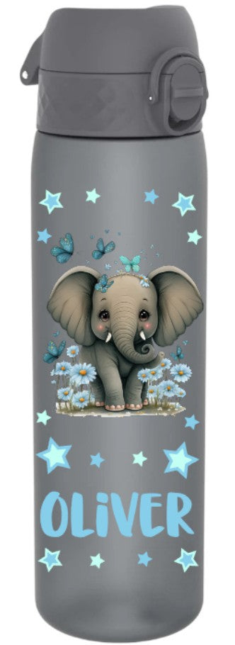 trinkflasche, trinkfasche kinder, trinkflasche personalisiert, trinkflasche bpa frei, trinkflasche sport, trinkflasche kinder personalisiert, trinkflasche auslaufsicher, wasserflasche, wasserflasche personalisiert, wasserflasche kinder, trinkflasche kinder kaufen, trinkflasche mit name, trinkflasche kinder mit name, trinkflasche grau, trinkflasche personalisiert elefant, trinkflasche junge, trinkflasche kindergarten, trinkflasche schule, trinkflasche beschriftet, trinkflasche bedruckt, ohne strohhalm