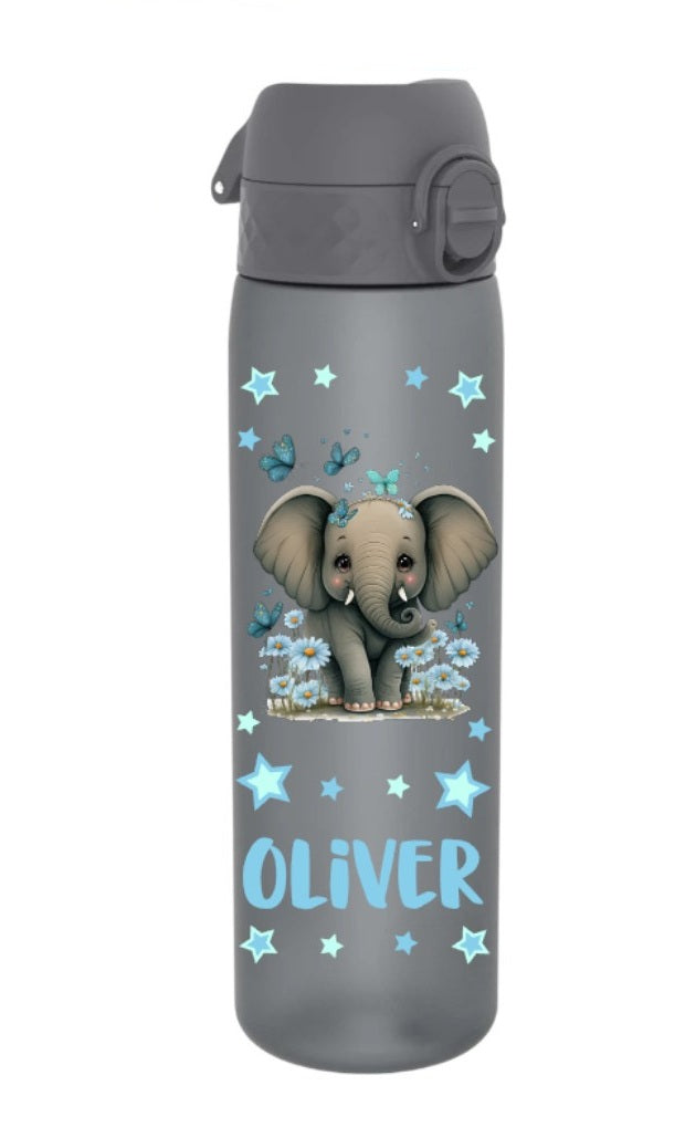 trinkflasche, trinkfasche kinder, trinkflasche personalisiert, trinkflasche bpa frei, trinkflasche sport, trinkflasche kinder personalisiert, trinkflasche auslaufsicher, wasserflasche, wasserflasche personalisiert, wasserflasche kinder, trinkflasche kinder kaufen, trinkflasche mit name, trinkflasche kinder mit name, trinkflasche grau, trinkflasche personalisiert elefant, trinkflasche junge, trinkflasche kindergarten, trinkflasche schule, trinkflasche beschriftet, trinkflasche bedruckt, ohne strohhalm