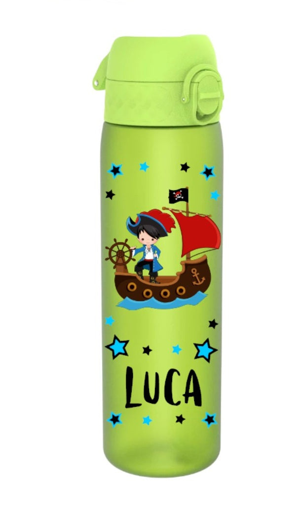 trinkflasche, trinkfasche kinder, trinkflasche personalisiert, trinkflasche bpa frei, trinkflasche sport, trinkflasche kinder personalisiert, trinkflasche auslaufsicher, wasserflasche, wasserflasche personalisiert, wasserflasche kinder, trinkflasche kinder kaufen, trinkflasche mit name, trinkflasche kinder mit name, trinkflasche grün, trinkflasche personalisiert pirat, trinkflasche junge, trinkflasche kindergarten, trinkflasche schule, trinkflasche beschriftet, trinkflasche bedruckt, ohne strohhalm