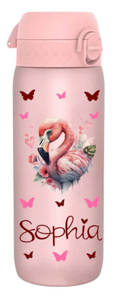 trinkflasche, sport trinkflasche, wasserflasche, trinkflasche personalisiert, sport trinkflasche personalisiert, wasserflasche personalisiert, trinkflasche auslaufsicher, trinkflasche mit name, trinfklasche kohlensäure, trinkflasche kaufen, trinkflasche personalisiert kinder, sport trinkflasche kinder kaufen, trinkflasche schule, trinkflasche bedruckt, trinkflasche beschriftet, trinkflasche rosa, trinkflasche erwachsene, trinkflasche erwachsene personalisiert, mit motiv, flamingo, trinkflasche schweiz