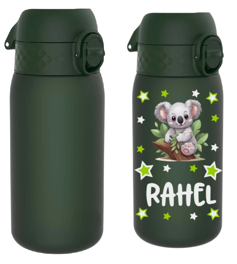 trinkflasche kinder, trinkflasche kinder personalisiert, trinkflasche kinder mit name, trinkflasche kinder auslaufsicher, trinkflasche kinder leicht, trinkflasche kinder dunkelgrün,trinkflasche kinder bedruckt, trinkflasche kinder beschriftet, trinkflasche, trinkflasche mädchen,trinkflasche personalisiert, trinkflasche kaufen, trinkflasche kinder unterwegs, trinkflasche kinder kindergarten, trinkflasche kinder ohne strohhalm, trinkflasche kinder ab 3 Jahren, trinkflasche kinder kaufen, trinkflasche koala