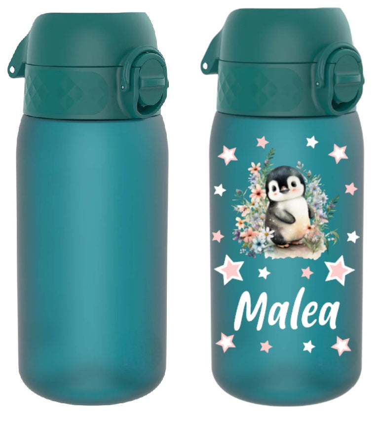 trinkflasche kinder, trinkflasche kinder personalisiert, trinkflasche kinder mit name, trinkflasche kinder auslaufsicher, trinkflasche kinder leicht, trinkflasche kinder türkis,trinkflasche kinder bedruckt, trinkflasche kinder beschriftet, trinkflasche, trinkflasche mädchen,trinkflasche personalisiert, trinkflasche kaufen, trinkflasche kinder unterwegs, trinkflasche kinder kindergarten, trinkflasche kinder ohne strohhalm, trinkflasche kinder ab 3 Jahren,trinkflasche kinder kaufen,trinkflasche pinguin