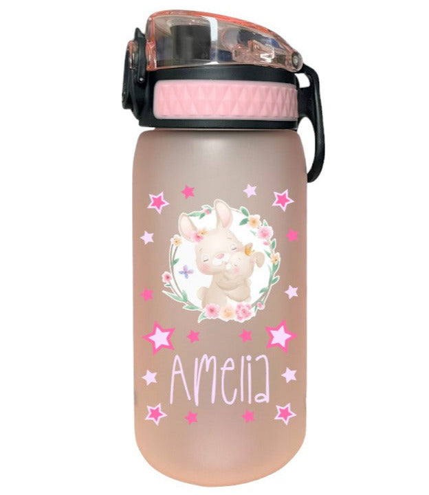 trinkflasche mit name, trinkflasche kinder mit name, trinkflasche personalisiert, trinkflasche kinder personalisiert, trinkflasche auslaufsicher, trinkflasche kinder auslaufsicher, trinkflasche beschriftet, trinkflasche kinder beschriftet, trinkflasche kinder schule,trinkflasche kindergarten,trinkflasche schule, trinkflasche kaufen,trinkflasche kinder kaufen
