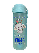 trinkflasche, sport trinkflasche, wasserflasche, trinkflasche personalisiert, sport trinkflasche personalisiert, wasserflasche personalisiert, trinkflasche auslaufsicher, trinkflasche mit name, trinfklasche kohlensäure, trinkflasche kaufen, trinkflasche personalisiert kinder, sport trinkflasche kinder kaufen, trinkflasche schule, trinkflasche bedruckt, trinkflasche beschriftet, trinkflasche hellbla, trinkflasche erwachsene, trinkflasche erwachsene personalisiert, mit motiv, elefant, trinkflasche schweiz